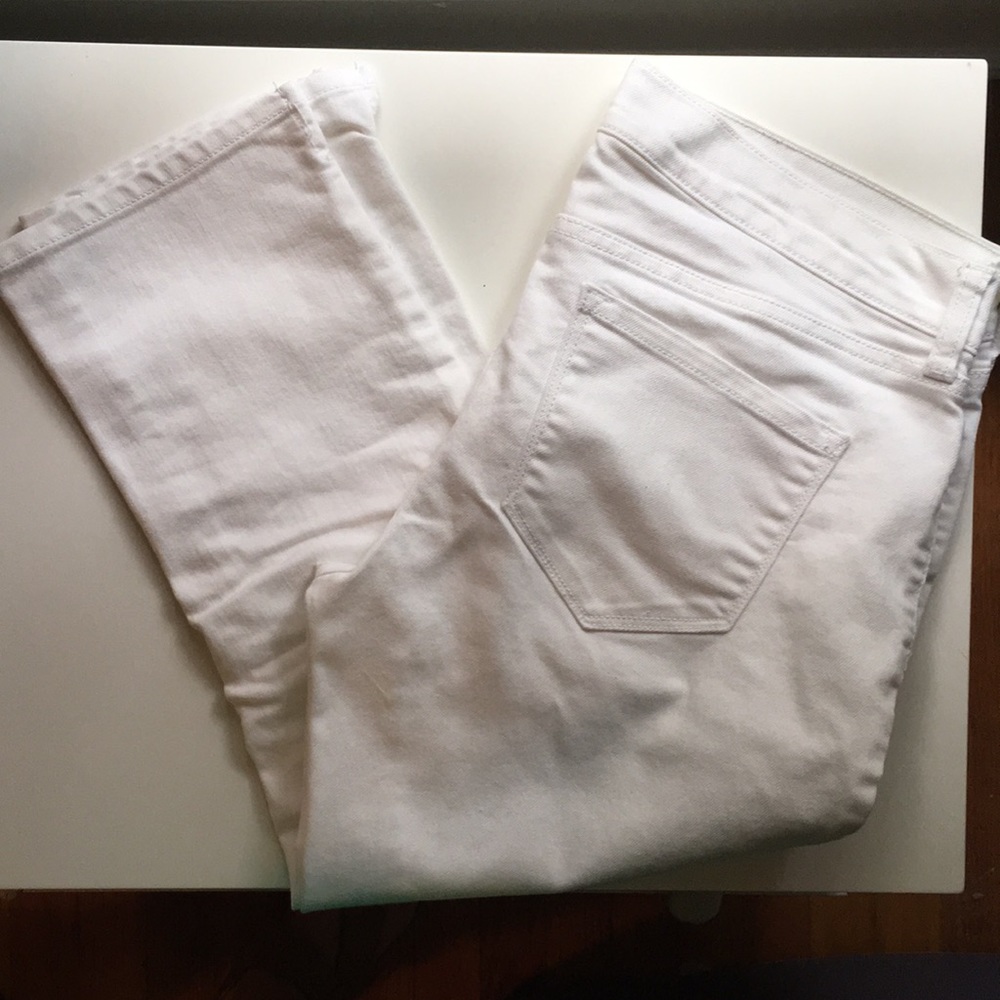 Old Navy white denim flirt cut capris